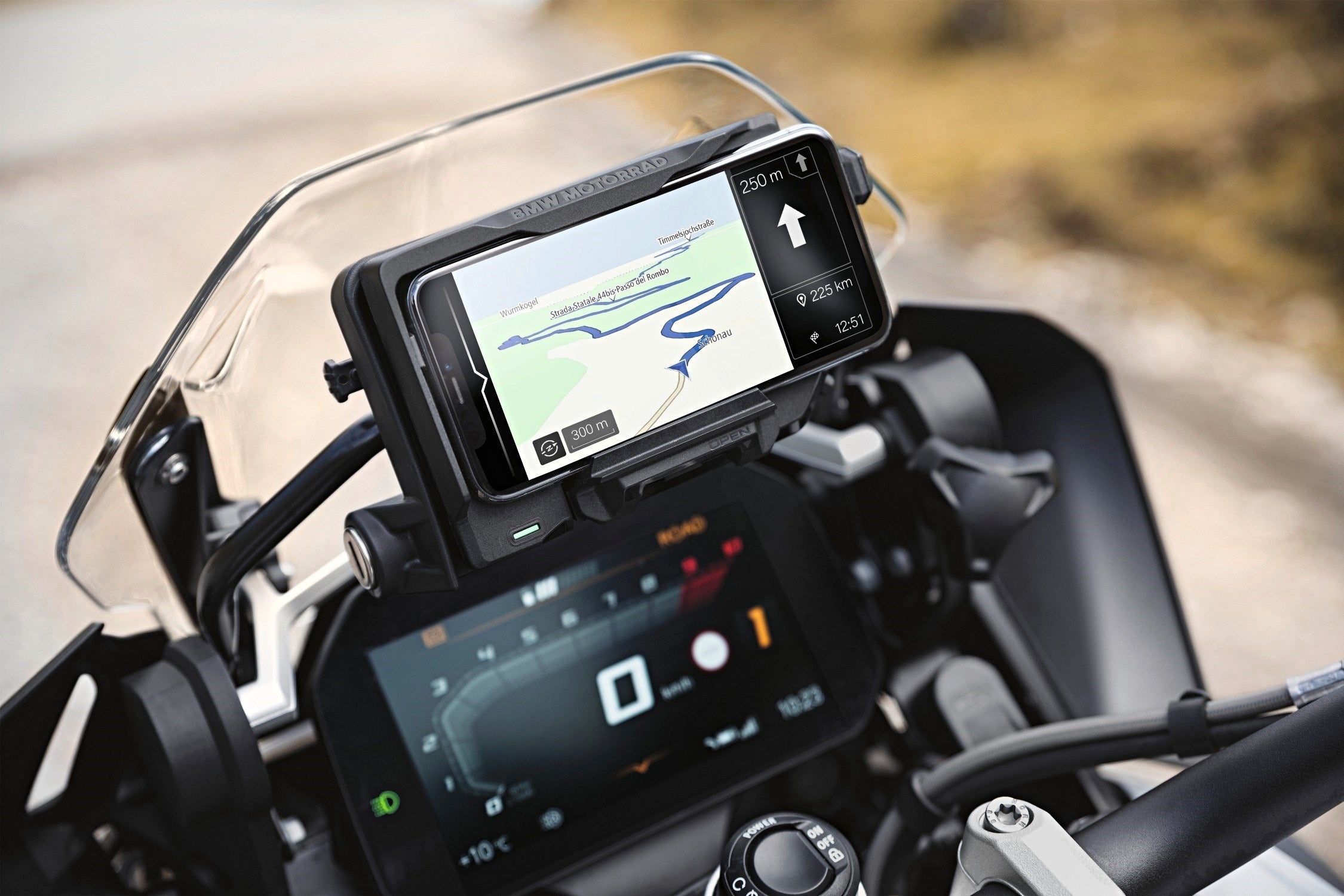 BMW&#039;s new bike-mount looks cool, but can it damage your phone? - Apple and BMW disagree whether iPhones can be attached to motorbikes