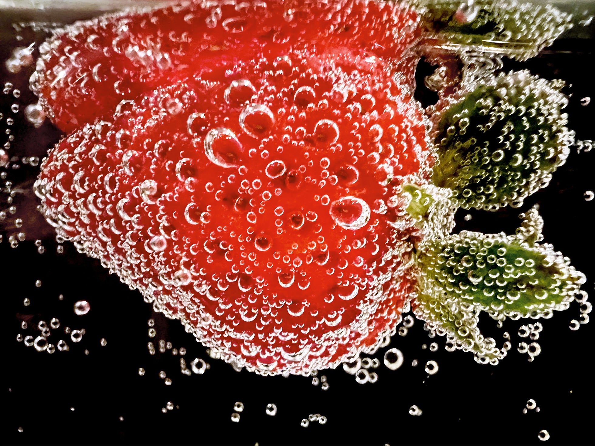 “Strawberry in Soda” by Ashley Lee - Take a look at the winners of the &#039;Shot on iPhone&#039; iPhone 13 Pro macro challenge announced by Apple