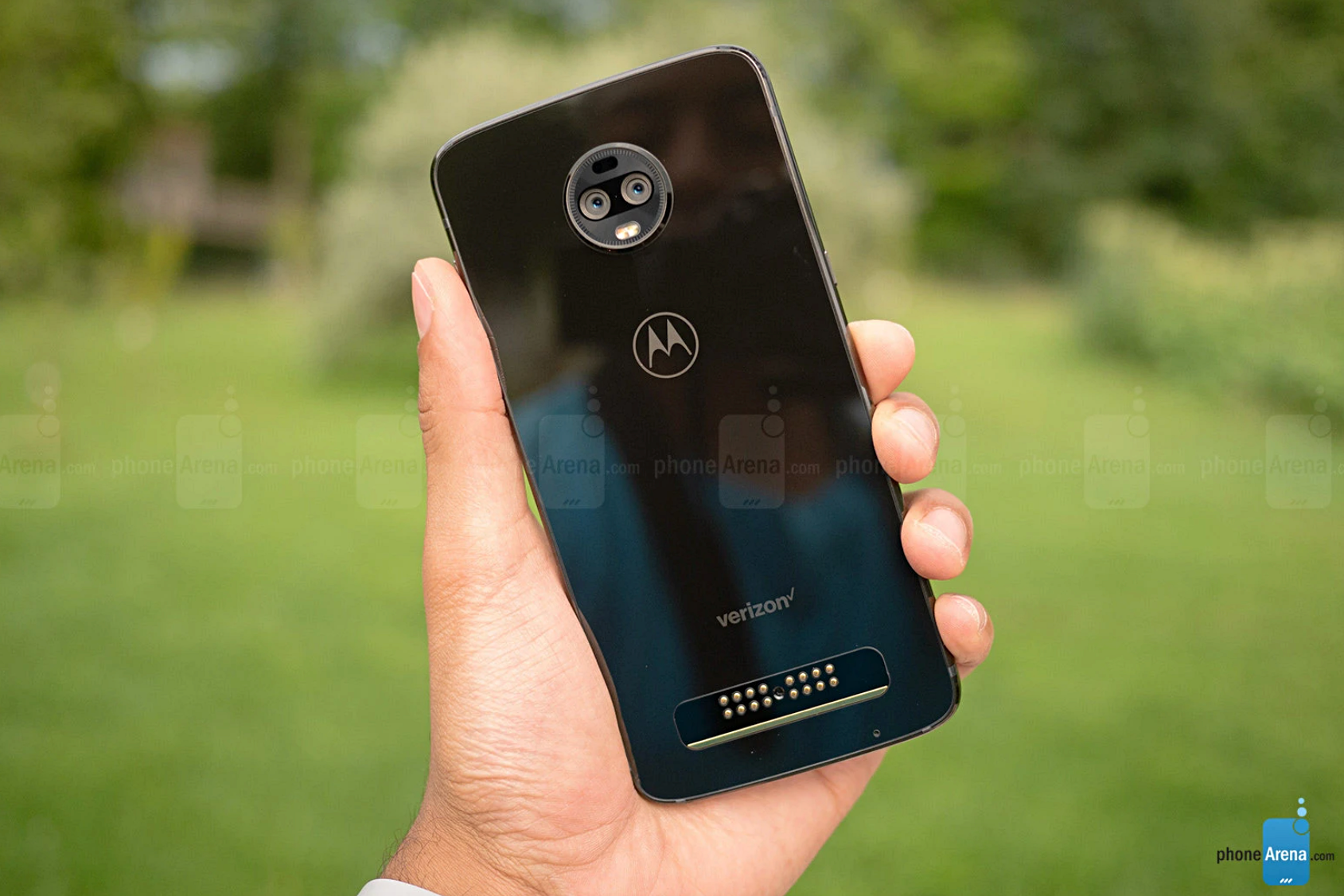 Motorola&#039;s Moto Z3 was one of the many Moto Z phones with modular capabilities. - Is Motorola afraid of competing with Samsung and Apple? The confusing tale of how not to make a flagship