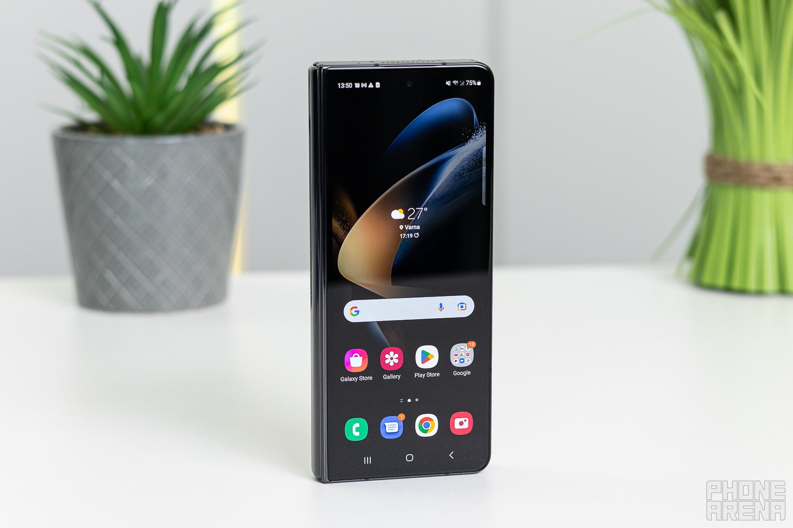 Galaxy Z Fold 4 and iPhone 14: The most interesting and most boring phone of 2022? Why boring sells