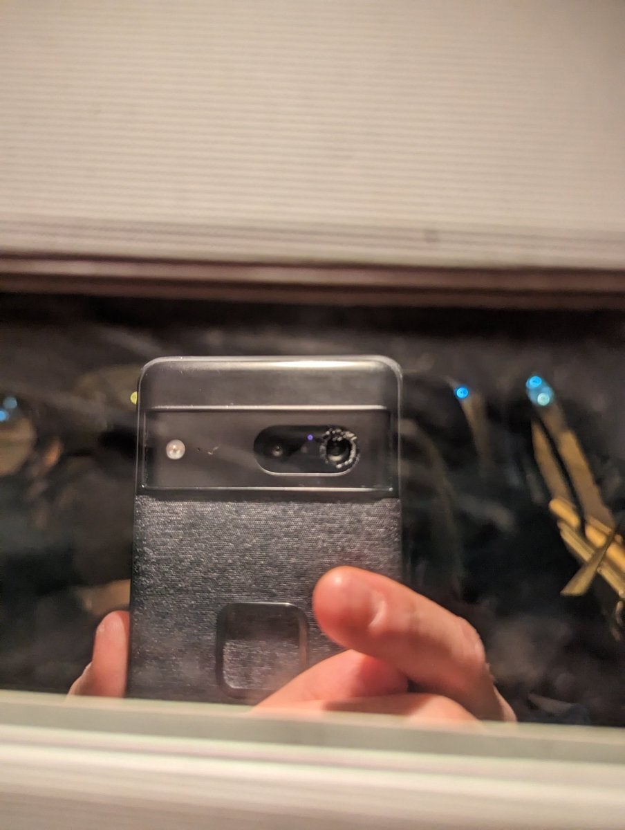 Pixel 7 owner find the glass broken on this phone&#039;s rear camera bar - Some Pixel 7 users are finding the glass on their rear camera bar is randomly shattering