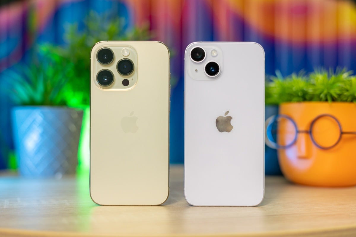 The iPhone 14 Pro (left) and the iPhone 14 (right) are both WAY more successful than the Galaxy S23 series. - The world&#039;s latest top 10 best-selling smartphone list includes four iPhones and six Samsungs