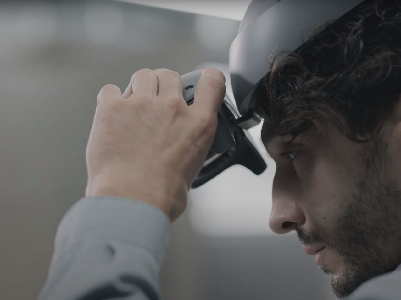 See that hinge? It lets you raise up the front part of the headset, allowing the wearer to view the real world. - Sony and Siemens have teamed-up for an XR headset, but you shouldn’t get too excited