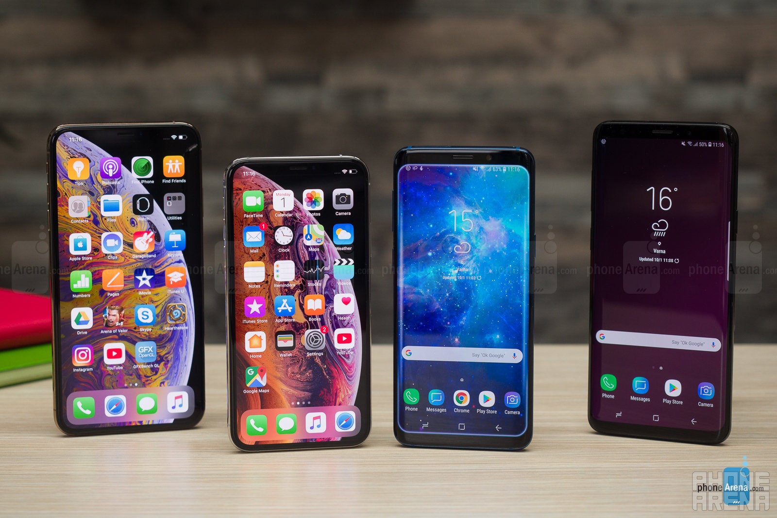 Apple iPhone XS / Max vs Samsung Galaxy S9 / S9+