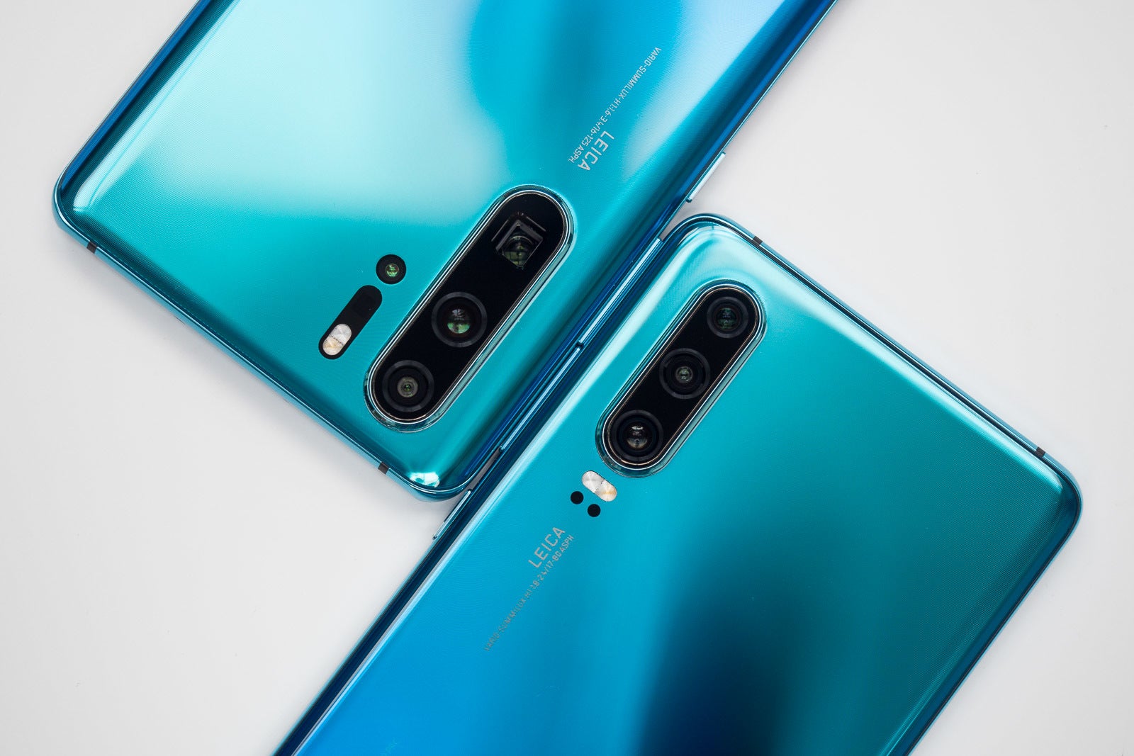 Huawei P30 Pro on the left, P30 -- on the right - Huawei P30 Review