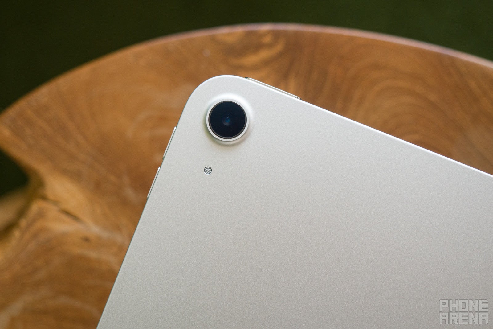 The iPad Air&#039;s single main camera, next to which is a microphone - Apple iPad Air (2020) Review