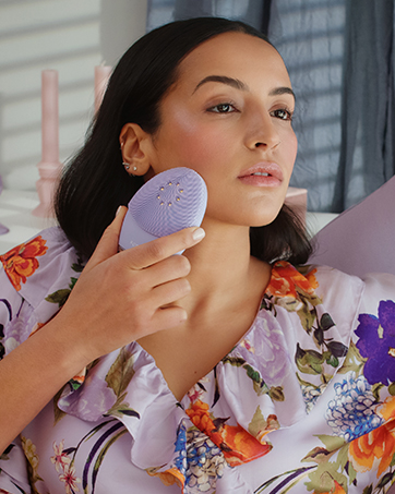 FOREO LUNA facial cleansing brush