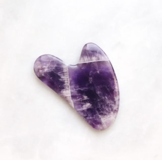 Mount Lai ​​The Amethyst Gua Sha Facial Lifting Tool