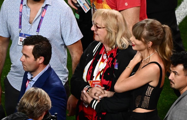 Taylor Swift and Donna Kelce