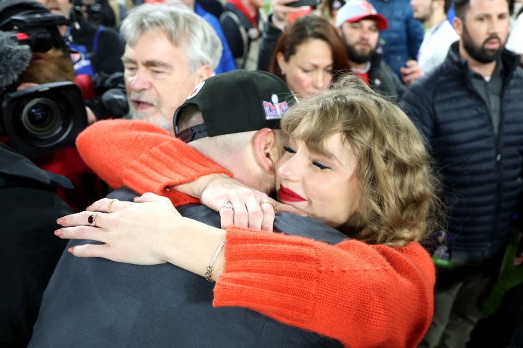 Travis Kelce #87 of the Kansas City Chiefs celebrates with Taylor Swift after a 17-10 victory against the Baltimore Ravens in the AFC Championship Game at M&T Bank Stadium on January 28, 2024 in Baltimore, Maryland. 