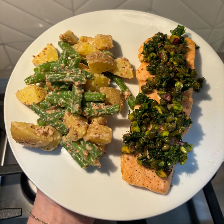 Meal prepared with almon, potatoes and green beans on a plate