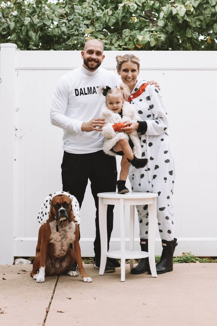 Family Halloween costume 101 Dalmations