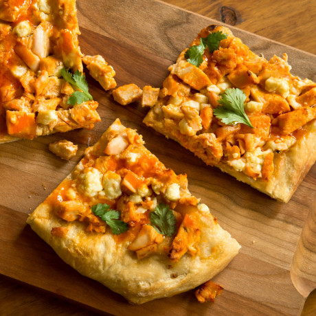 Buffalo chicken flatbread