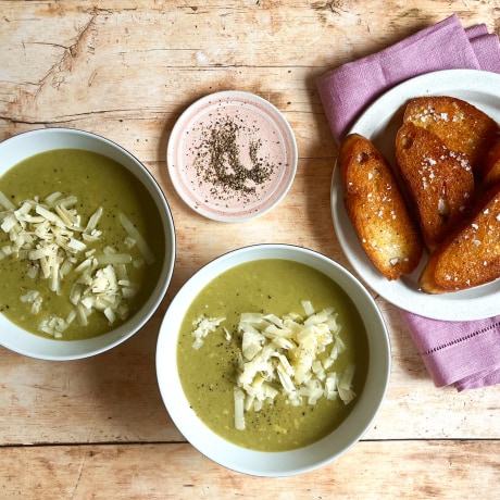 Cheesy White Bean and Broccoli Soup