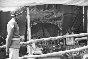 Photo: Getty Images : After the Demolition: CRPF personnel take control of the makeshift temple at Ayodhya on December 8, 1992