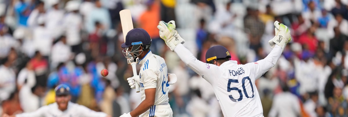 AP Photo : England's Ben Foakes, right, celebrates the wicket of India's Yashasvi Jaiswal, center, bowled by Shoaib Bashir, on Day 2 of their fourth Test in Ranchi, India, February. 24, 2024.