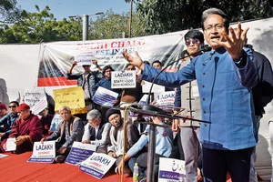 Photo: Getty Images : Coming Together: Sonam Wangchuk addresses protestors
