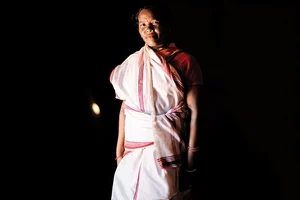 Photos: Oro Bruk & Johargram : A Jharkhandi tribal woman dressed in an indigenous saree