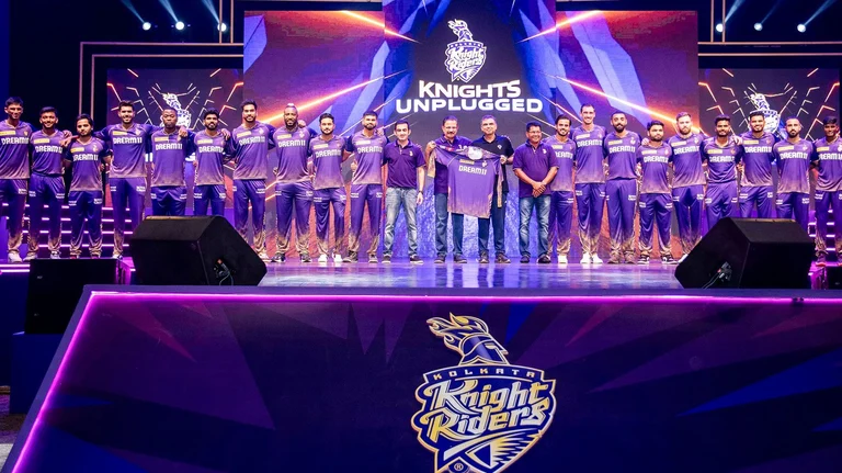 Kolkata Knight Riders full squad with support staff and head coach before the start of the IPL 2024. - Photo: X/ @KKRiders