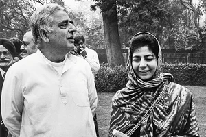 Photo: Getty Images : PDP Duo Former Union Home Minister Mufti Mohammad Sayeed with his daughter Mehbooba in 1996