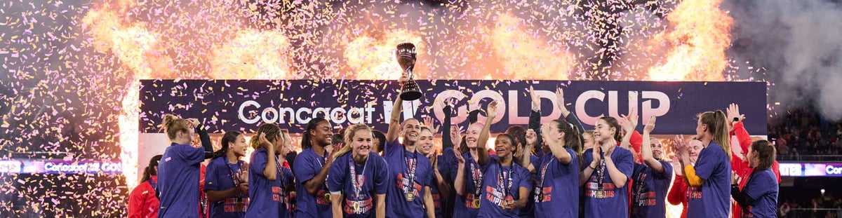 X (@GoldCup) : The United States players celebrate with the CONCACAF Women's Gold Cup trophy after beating Brazil in the 2024 edition final.
