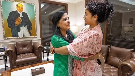 Ex-Jharkhand CM Hmenat Soren's wife Kalpana Soren with Sunita Kejriwal | - PTI