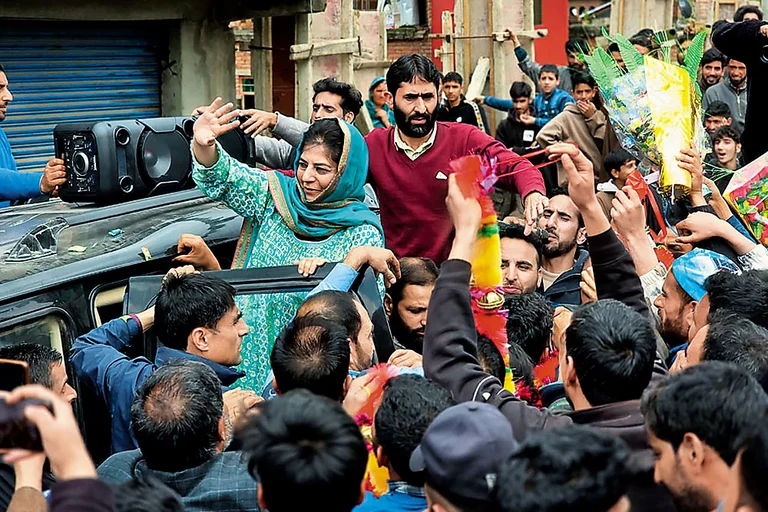 Gearing up for Polling Day: PDP’s Mehbooba Mufti addressing a crowd at Qazigund in South Kashmir on April 16, 2024 - Photos: Naseer Ganai