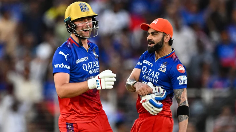Will Jacks (L) and Virat Kohli (R) combined to lead the Royal Challengers Bangalore to a much-needed win - null