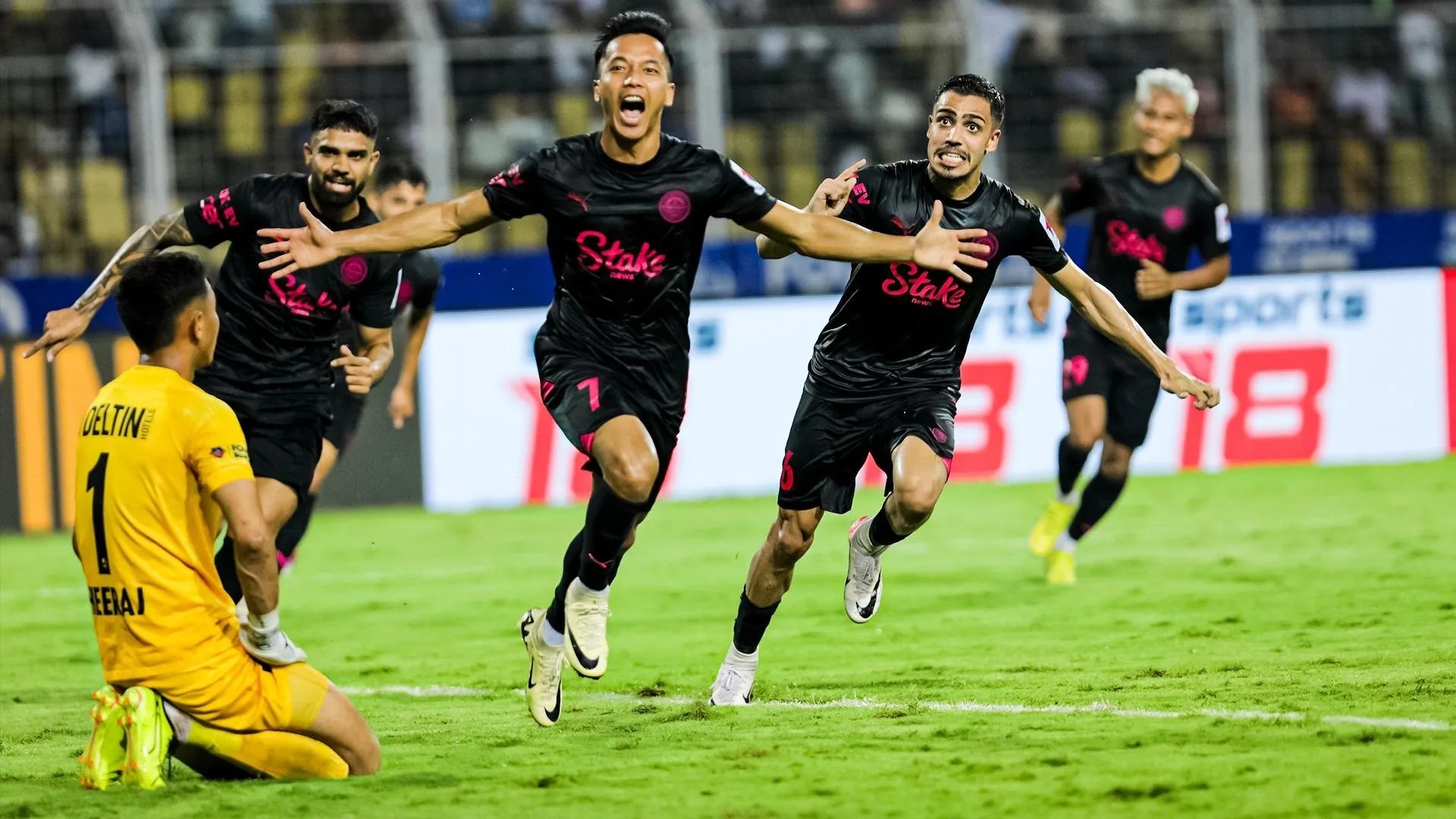 ISL Photo : Lallianzuala Chhangte and his Mumbai City teammates celebrates a goal against FC Goa.