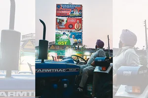 Photo: Tribhuvan Tiwari : Too Many Options:  A farmer in 
Jalandhar looks at the hoardings 
of different political parties