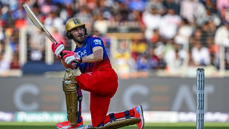 Royal Challengers Bengaluru captain Faf du Plessis smashed 64 runs off just 23 balls against Gujarat Titans.  - null