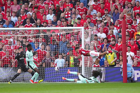 Morgan Gibbs-white attempts a shot