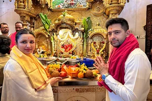 PTI : Parineeti and Raghav at Siddhivinayak Temple