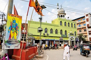 Photo: Suresh K. Pandey : Cityscape: Indirapuri Masjid in Hazaribagh where people allegedly pelted stones during Ram Navami procession last year