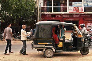 Photo: Divya Tiwari : Conversations on Wheels: Amid the euphoria of ‘development’ in the country, there are voices that question the parameters of development