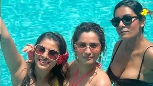 Social News XYZ : Aparna Dixit Pool Holiday