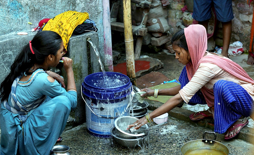 | Photo: PTI/Shahbaz Khan : Water crisis in Delhi