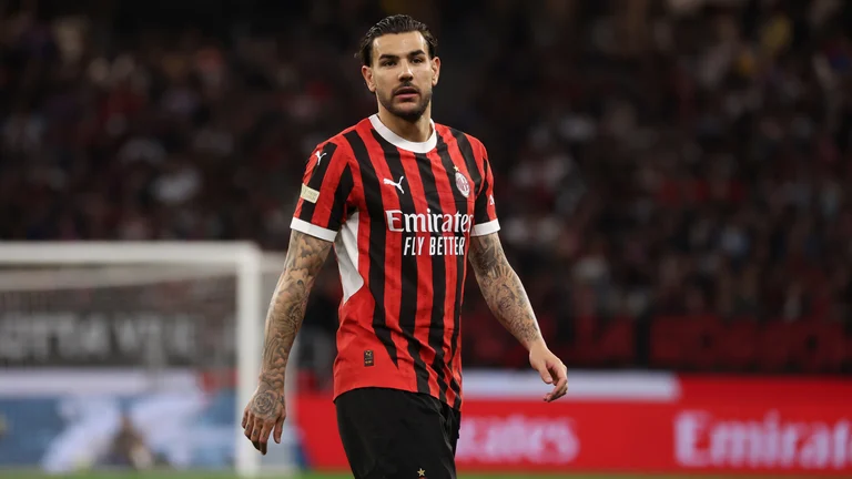 Theo Hernandez refused to discuss his future plans with Milan - null