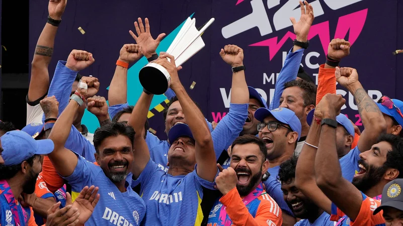 Head coach Rahul Dravid, center left, and Virat Kohli, center right, celebrate with players and team support staff. AP Photo
