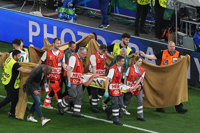 Barnabas Varga is carted off the pitch after an injury - | Photo: AP/Ariel Schalit