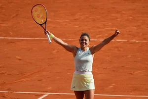 | Photo: AP/Thibault Camus : French Open Tennis: Jasmine Paolini vs Mirra Andreeva