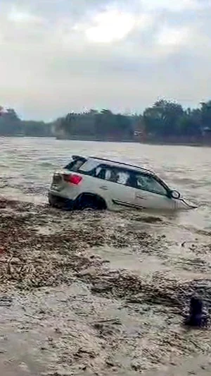 Monsoon Fury Across India: Heavy Downpour Causes Waterlogging, Triggers Landslides