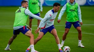 (AP Photo/Manu Fernandez)
 : Spain's Merino, second right, and his teammate Spain's Joselu take part during a training session at his base camp in Donaueschingen, Germany, Friday, June 21, 2024, ahead of their Group B soccer match against Albania at the Euro 2024 soccer tournament. 