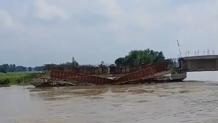 Under-Construction Bridge Collapses In Bihar's Madhubani district | - X/@yadavtejashwi
