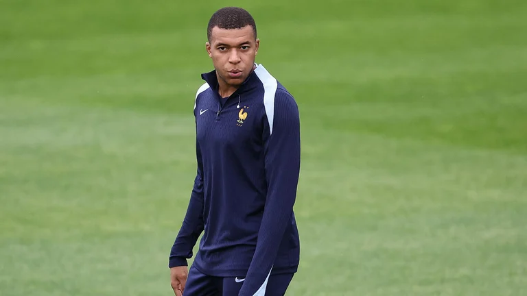 Mbappe accepts he will not be at the Olympics - null