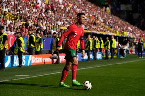 (AP Photo/Themba Hadebe)


 : Portugal's Cristiano Ronaldo controls the ball during a Group F match between Turkey and Portugal at the Euro 2024 soccer tournament in Dortmund, Germany, Saturday, June 22, 2024. 