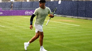 Carlos Alcaraz battles through the rain at Queen's practice