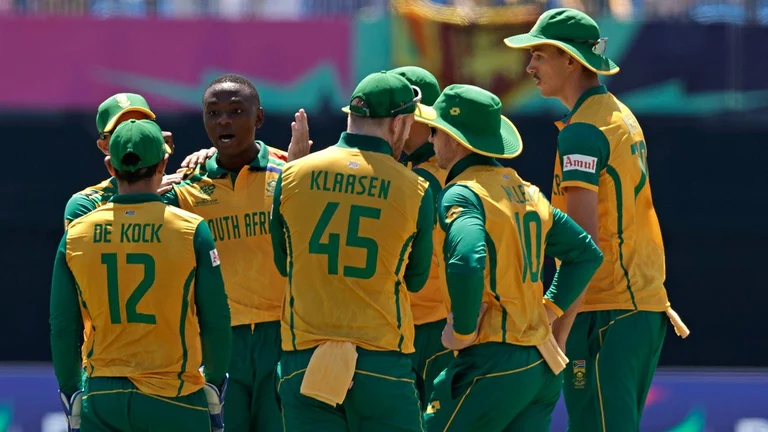 RSA beat SL by six wickets to start their T20 WC on a winning note. - AP/Adam Hunger