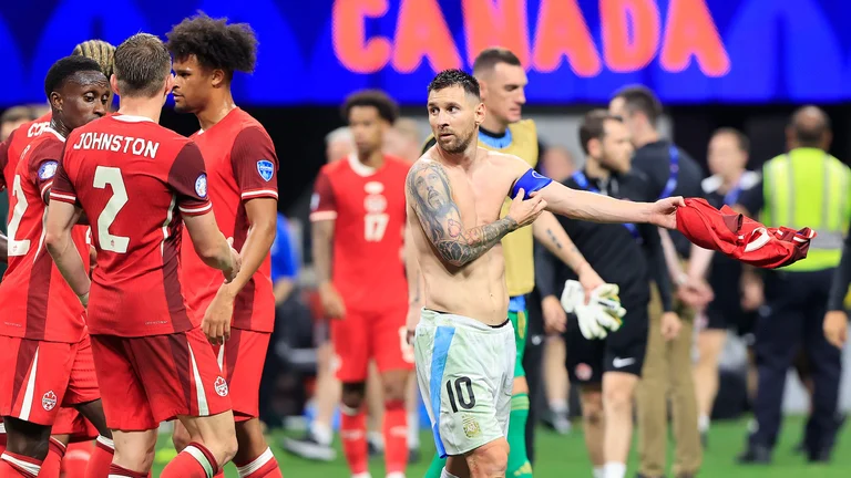 Lionel Messi led Argentina to a 2-0 win over Canada - null