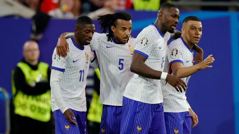 France are assured of a place in the last 16 - null